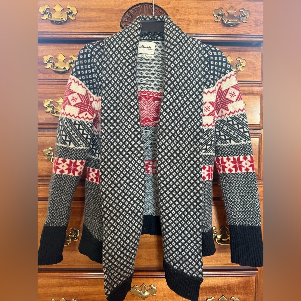 Telluride Lambswool Blend Geometric Cardigan
Size Small-Medium
💜💜💜